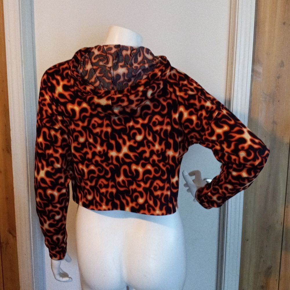 Yummy Soft Long Sleeves Cropped Style Hoodie Size Medium - Picture 5 of 12